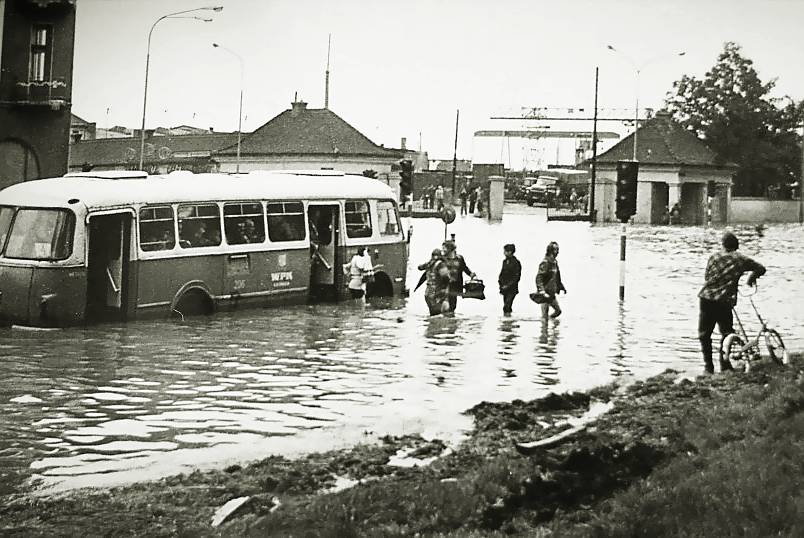 Powódź w 1977 roku. Zdjęcia Wincentego Kołodziejskiego