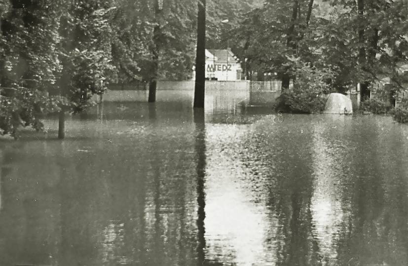 Powódź w 1977 roku. Zdjęcia Wincentego Kołodziejskiego