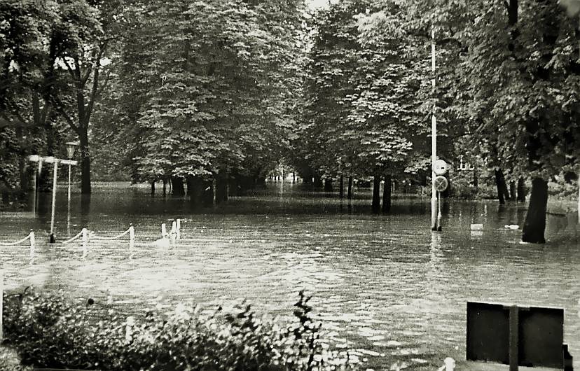 Powódź w 1977 roku. Zdjęcia Wincentego Kołodziejskiego