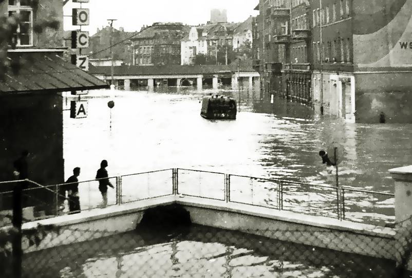 Powódź w 1977 roku. Zdjęcia Wincentego Kołodziejskiego