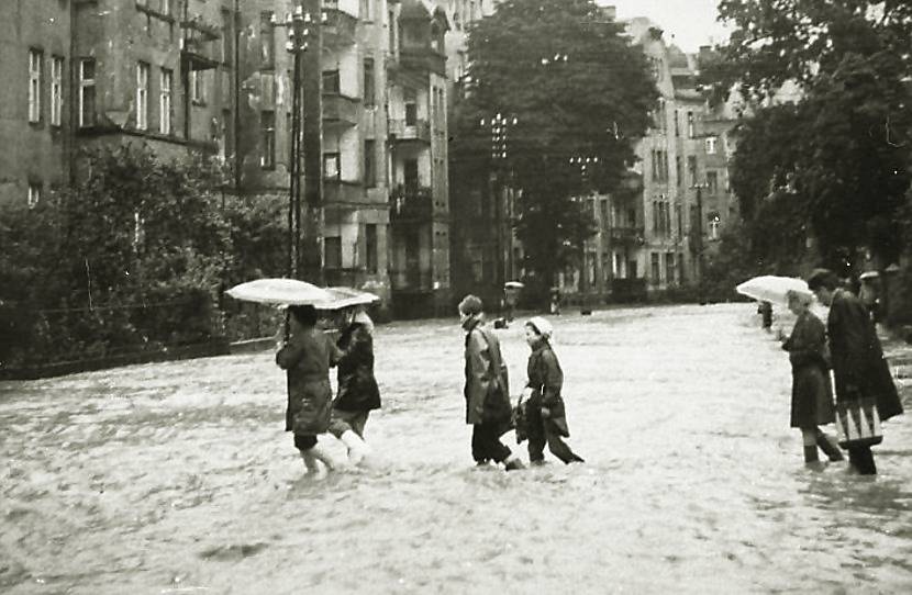 Powódź w 1977 roku. Zdjęcia Wincentego Kołodziejskiego