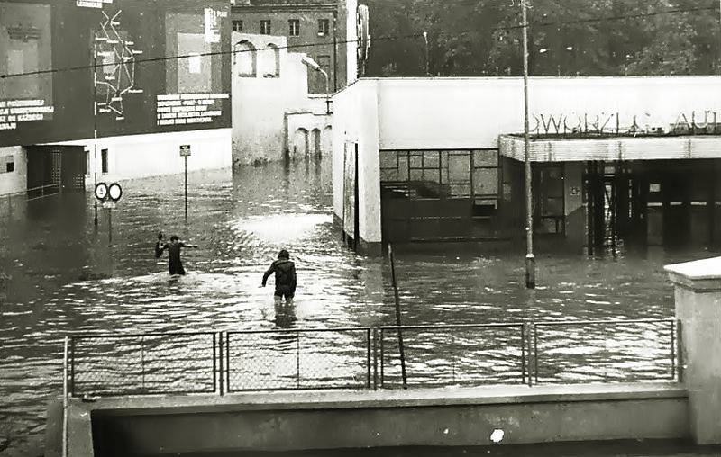 Powódź w 1977 roku. Zdjęcia Wincentego Kołodziejskiego