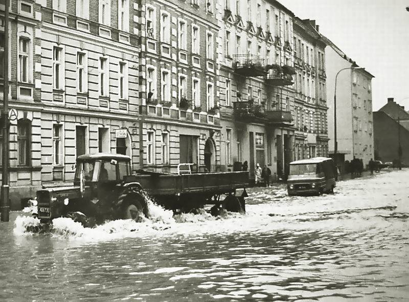 Powódź w 1977 roku. Zdjęcia Wincentego Kołodziejskiego