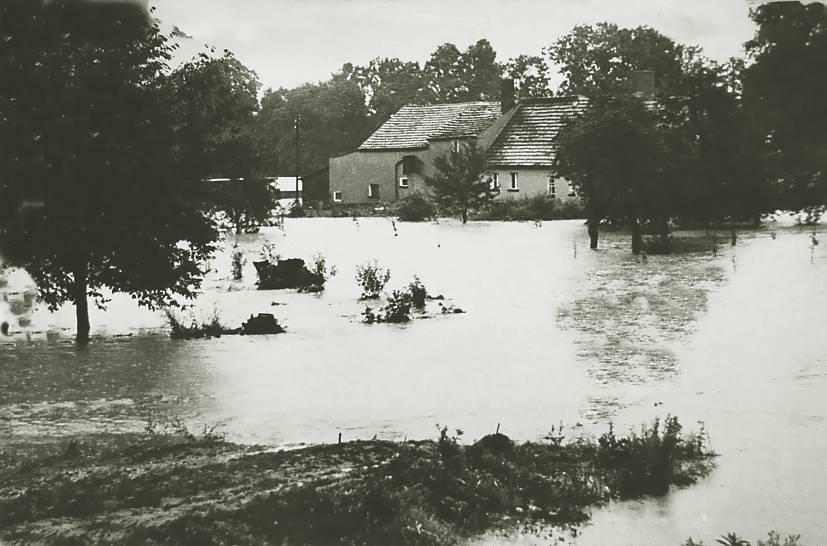 Powódź w 1977 roku. Zdjęcia Wincentego Kołodziejskiego