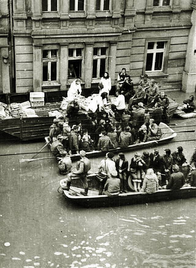 Powódź w 1977 roku. Zdjęcia Wincentego Kołodziejskiego