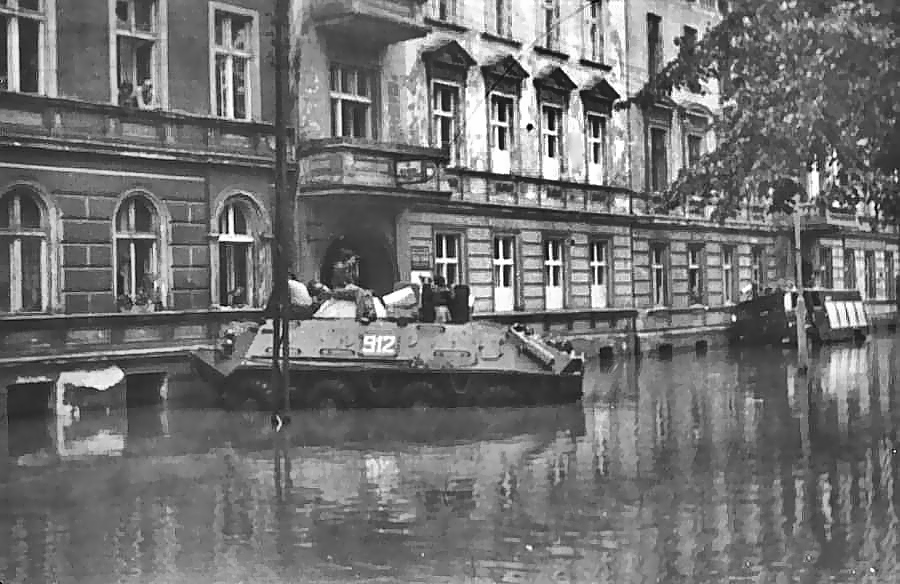 Powódź w 1977 roku. Zdjęcia Wincentego Kołodziejskiego