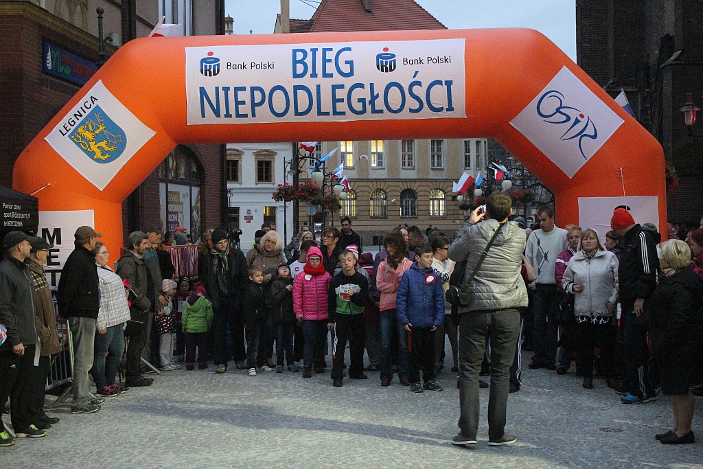 Trzysta osób pobiegło w Biegu Niepodległości dla młodzieży