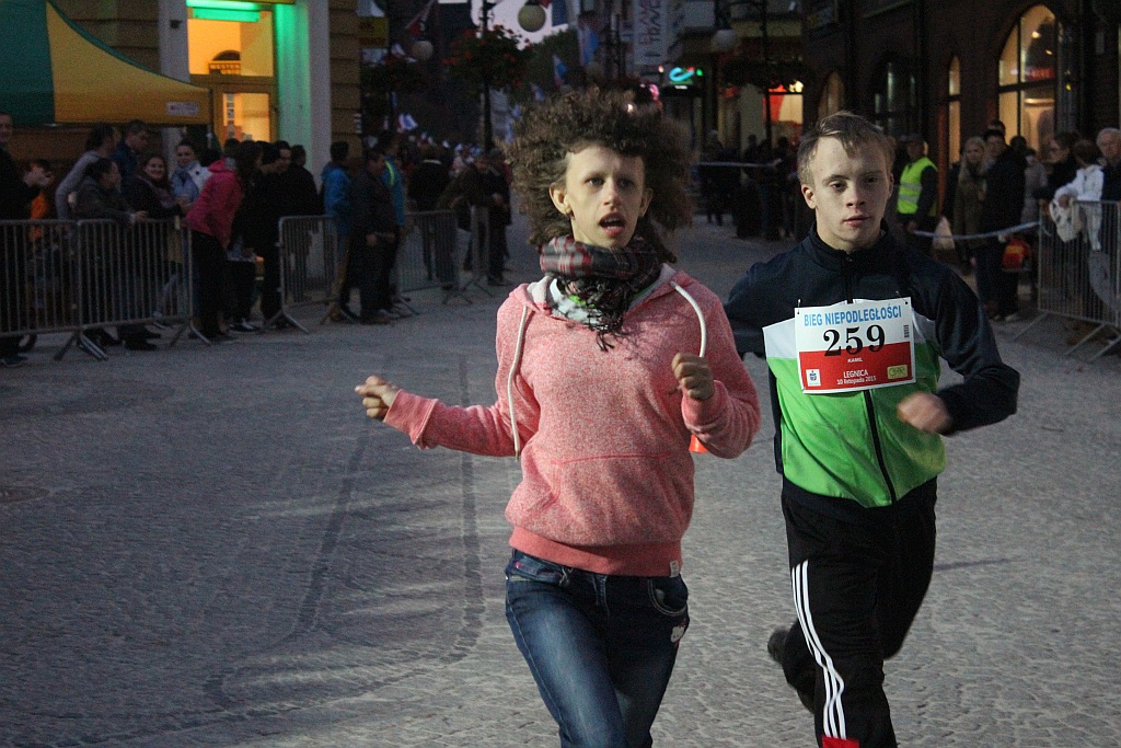 Trzysta osób pobiegło w Biegu Niepodległości dla młodzieży