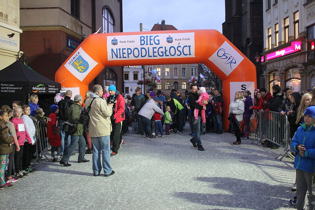 Trzysta osób pobiegło w Biegu Niepodległości dla młodzieży