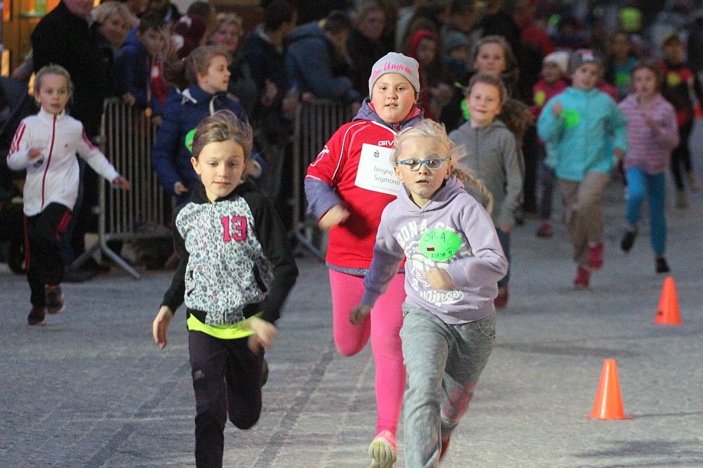 Trzysta osób pobiegło w Biegu Niepodległości dla młodzieży