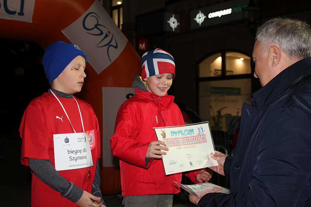 Trzysta osób pobiegło w Biegu Niepodległości dla młodzieży