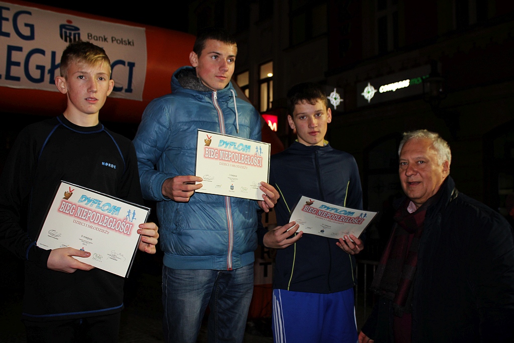 Trzysta osób pobiegło w Biegu Niepodległości dla młodzieży