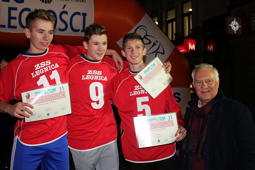 Trzysta osób pobiegło w Biegu Niepodległości dla młodzieży