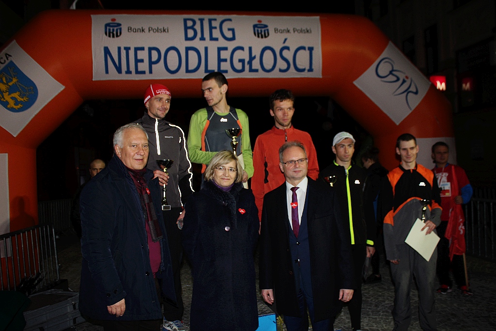 Blisko czterysta osób pobiegło w Biegu Niepodległości
