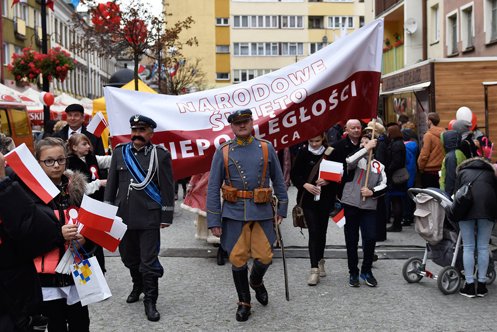 Legniczanie świętują w sercu miasta Dzień Niepodległości cz.1