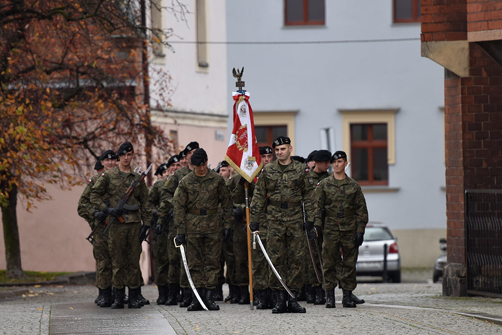Pierwsze klasy mundurowe z VII LO złożyły uroczyste ślubowanie