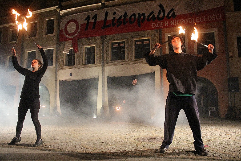 Teatr Avatar wystawił w legnickim Runku spektakl Wolne Ptaki