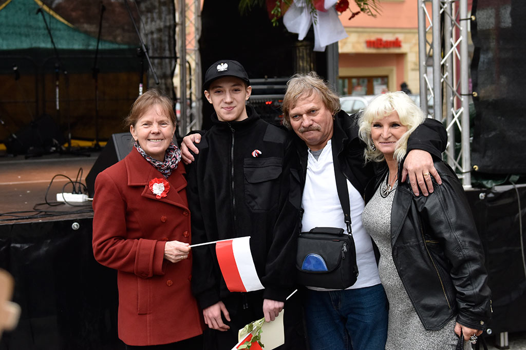 Legniczanie świętują w sercu miasta Dzień Niepodległości cz.1