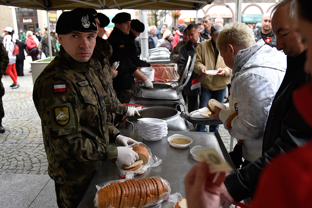 Legniczanie świętują w sercu miasta Dzień Niepodległości cz.1