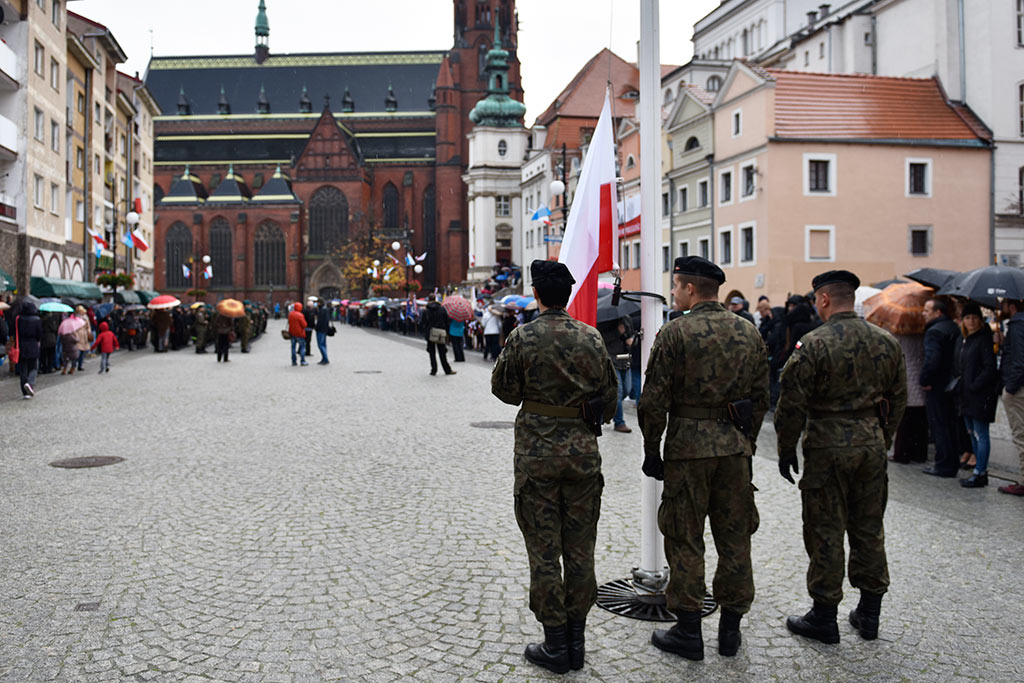 Pierwsze klasy mundurowe z VII LO złożyły uroczyste ślubowanie