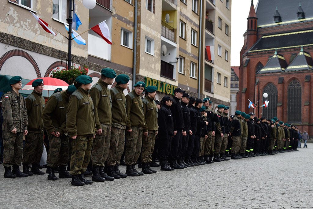 Pierwsze klasy mundurowe z VII LO złożyły uroczyste ślubowanie