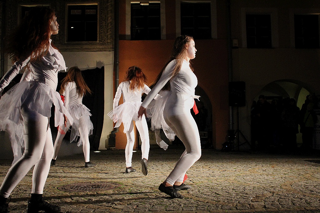 Teatr Avatar wystawił w legnickim Runku spektakl Wolne Ptaki