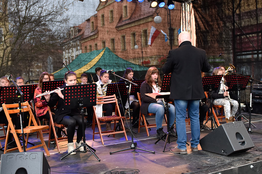 Legniczanie świętują w sercu miasta Dzień Niepodległości cz.1