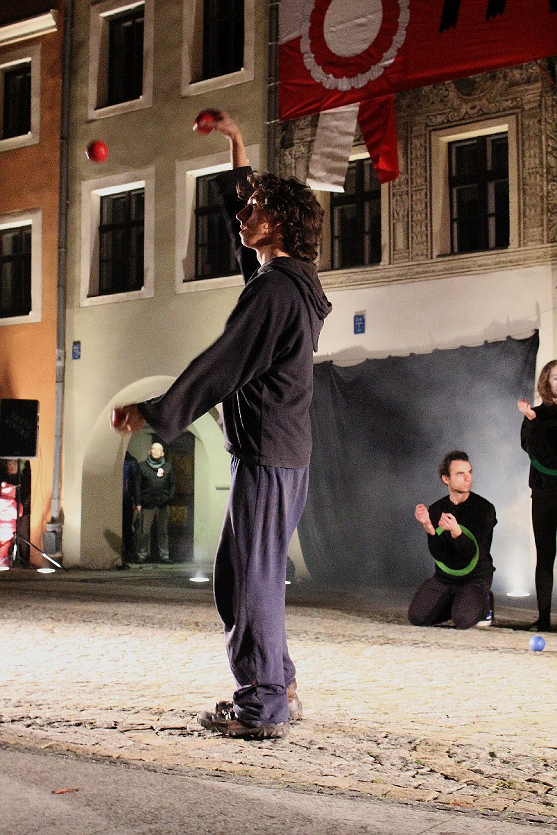 Teatr Avatar wystawił w legnickim Runku spektakl Wolne Ptaki