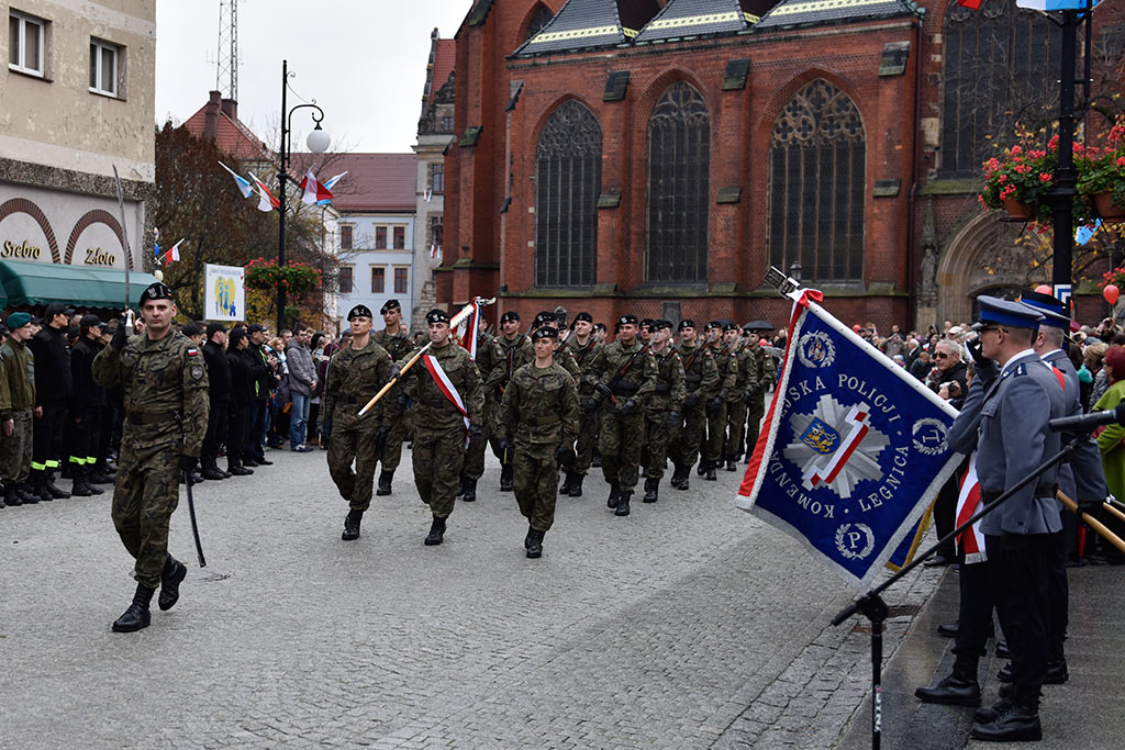 Pierwsze klasy mundurowe z VII LO złożyły uroczyste ślubowanie