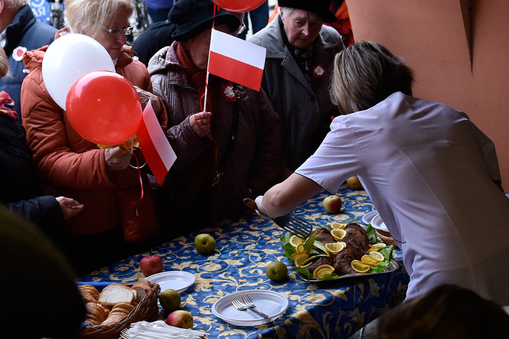 Legniczanie świętują w sercu miasta Dzień Niepodległości cz.1