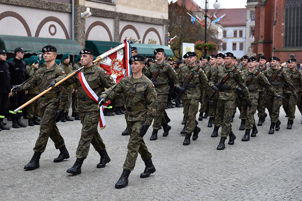 Pierwsze klasy mundurowe z VII LO złożyły uroczyste ślubowanie