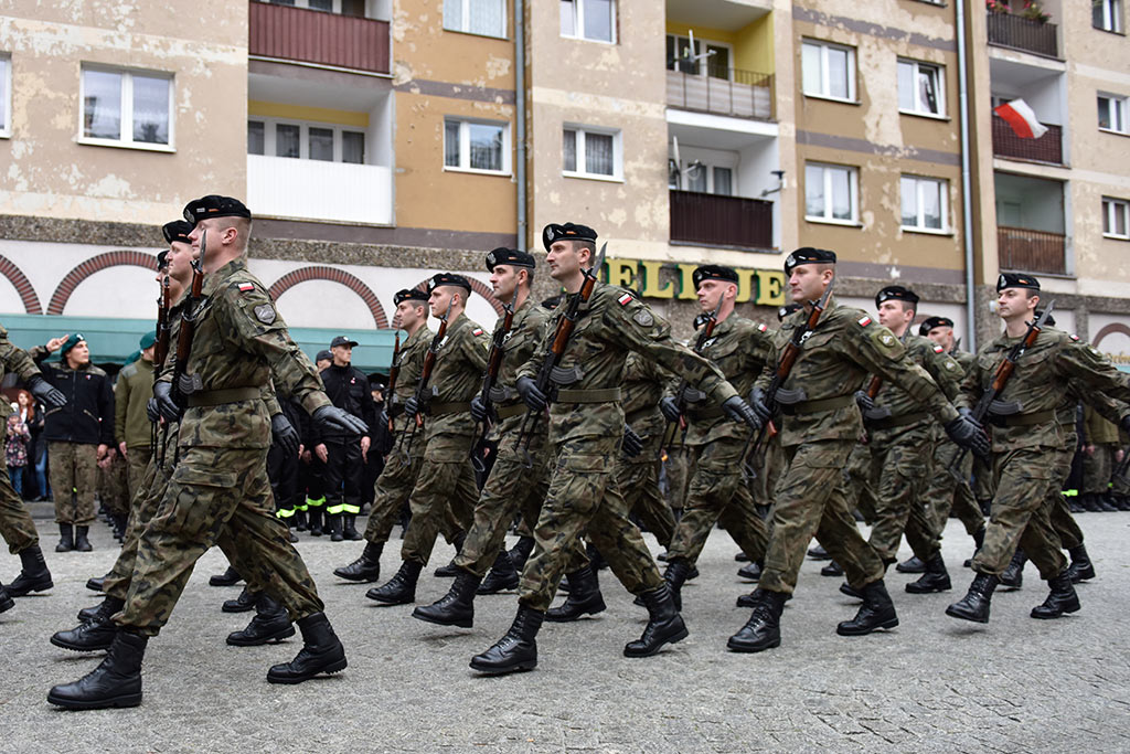 Pierwsze klasy mundurowe z VII LO złożyły uroczyste ślubowanie