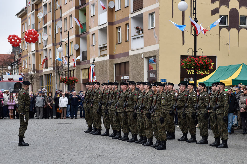 Pierwsze klasy mundurowe z VII LO złożyły uroczyste ślubowanie
