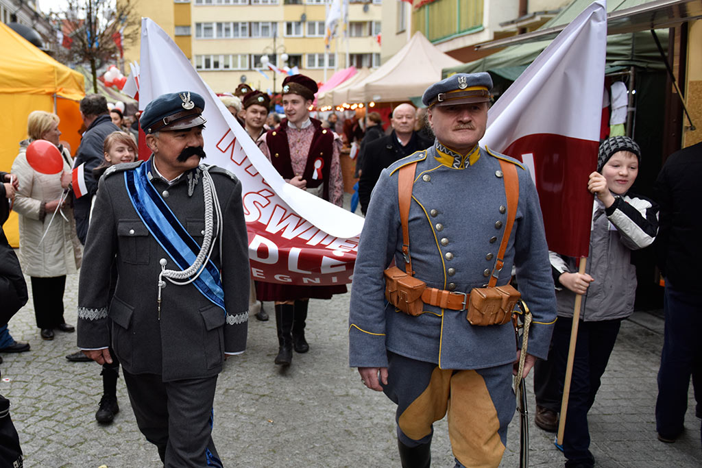 Legniczanie świętują w sercu miasta Dzień Niepodległości cz.1