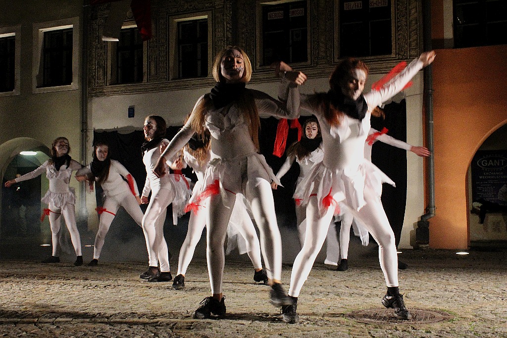 Teatr Avatar wystawił w legnickim Runku spektakl Wolne Ptaki