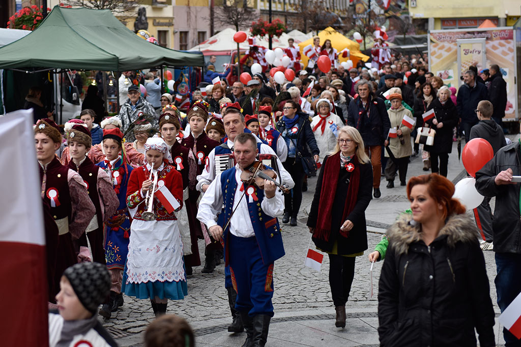 Legniczanie świętują w sercu miasta Dzień Niepodległości cz.1