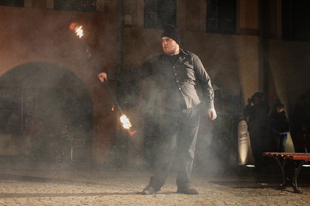 Teatr Avatar wystawił w legnickim Runku spektakl Wolne Ptaki