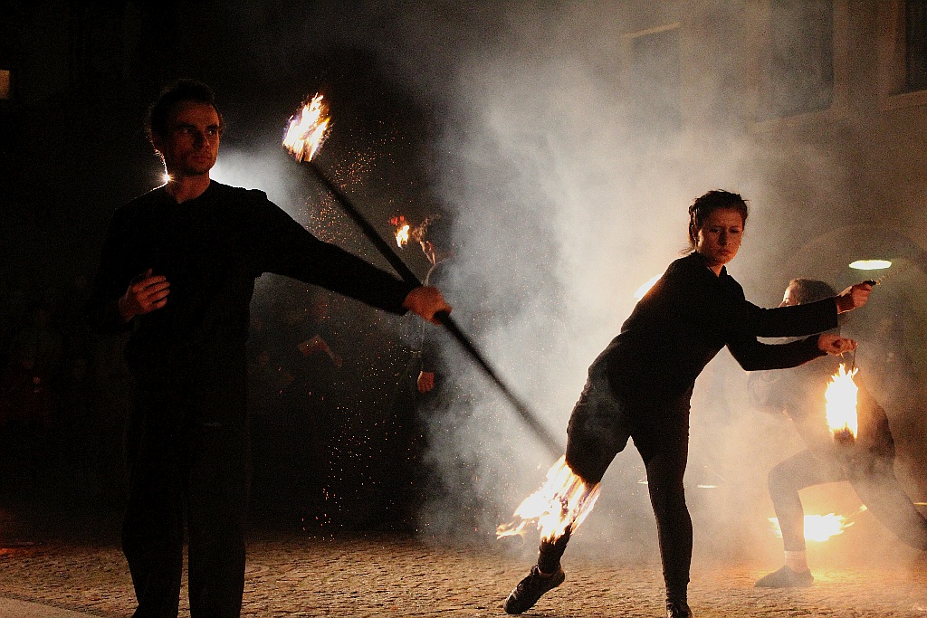 Teatr Avatar wystawił w legnickim Runku spektakl Wolne Ptaki