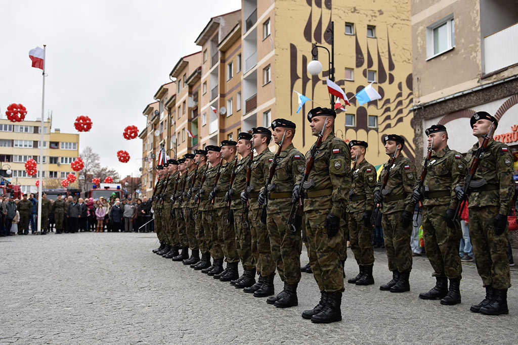 Pierwsze klasy mundurowe z VII LO złożyły uroczyste ślubowanie