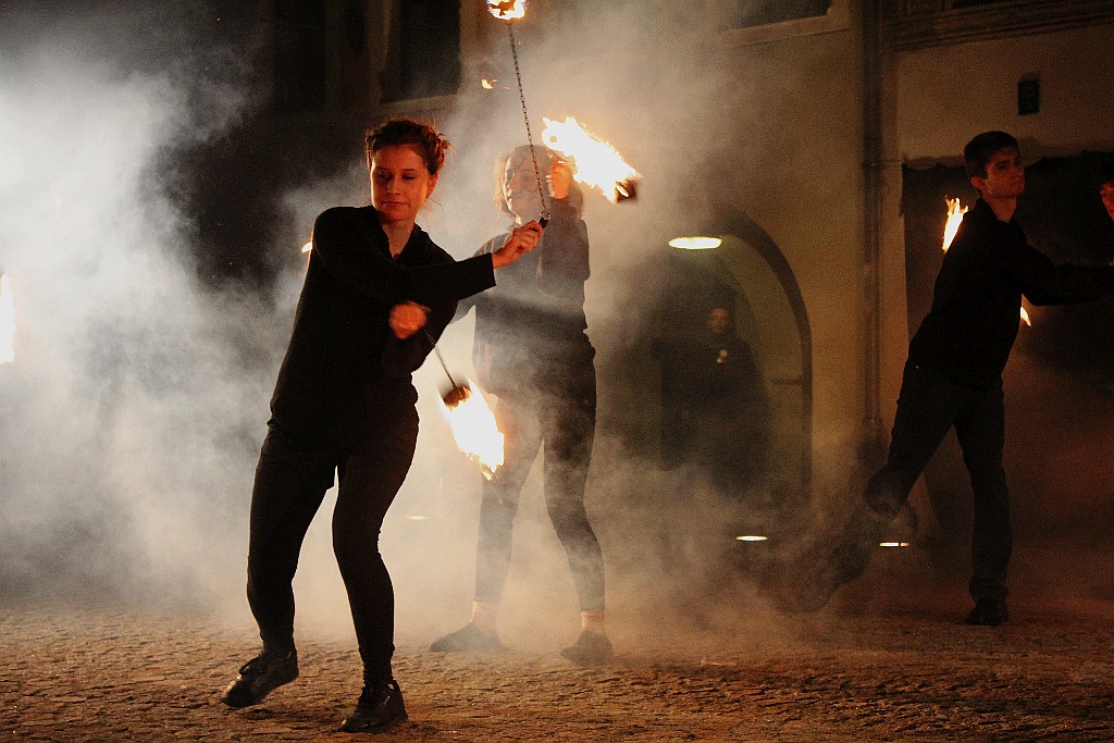 Teatr Avatar wystawił w legnickim Runku spektakl Wolne Ptaki