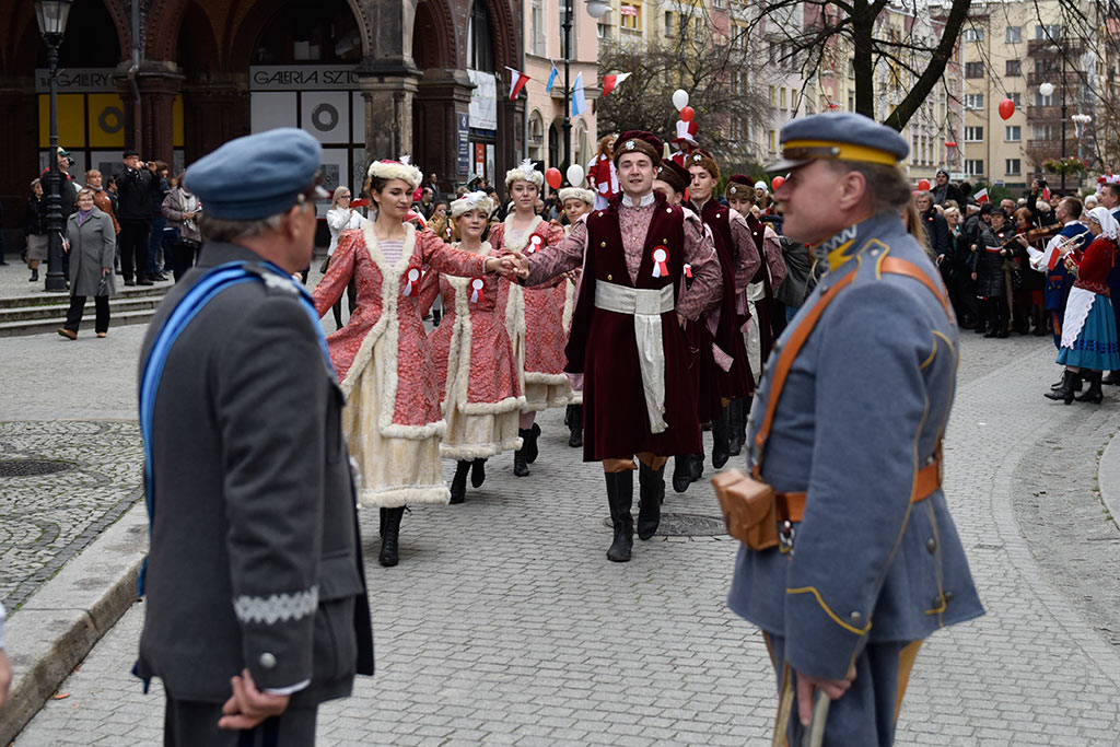 Legniczanie świętują w sercu miasta Dzień Niepodległości cz.1