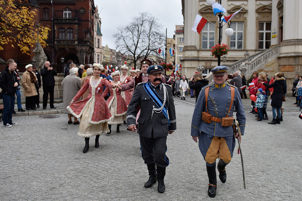 Legniczanie świętują w sercu miasta Dzień Niepodległości cz.1