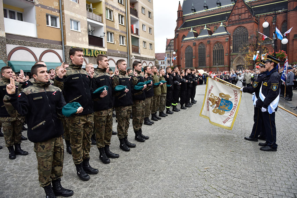 Pierwsze klasy mundurowe z VII LO złożyły uroczyste ślubowanie