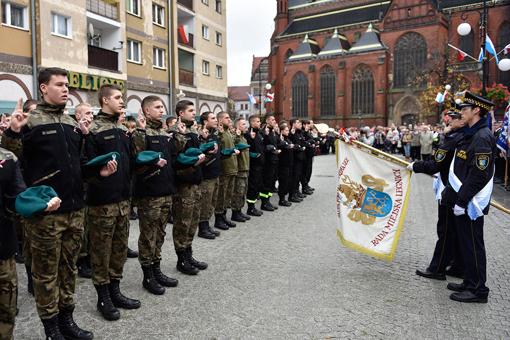 Pierwsze klasy mundurowe z VII LO złożyły uroczyste ślubowanie