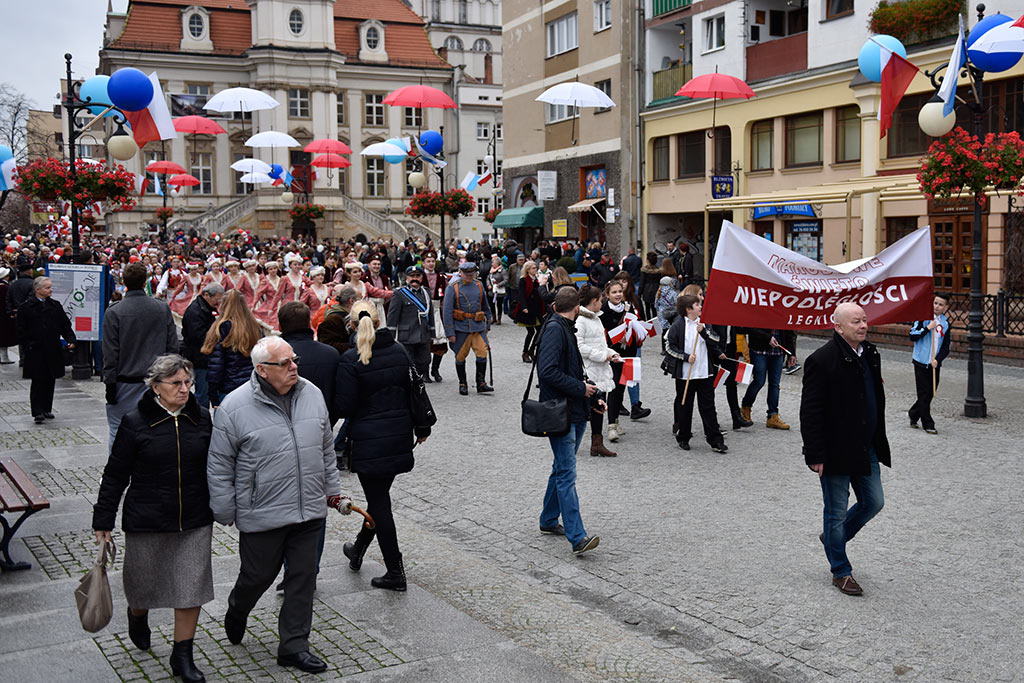 Legniczanie świętują w sercu miasta Dzień Niepodległości cz.1
