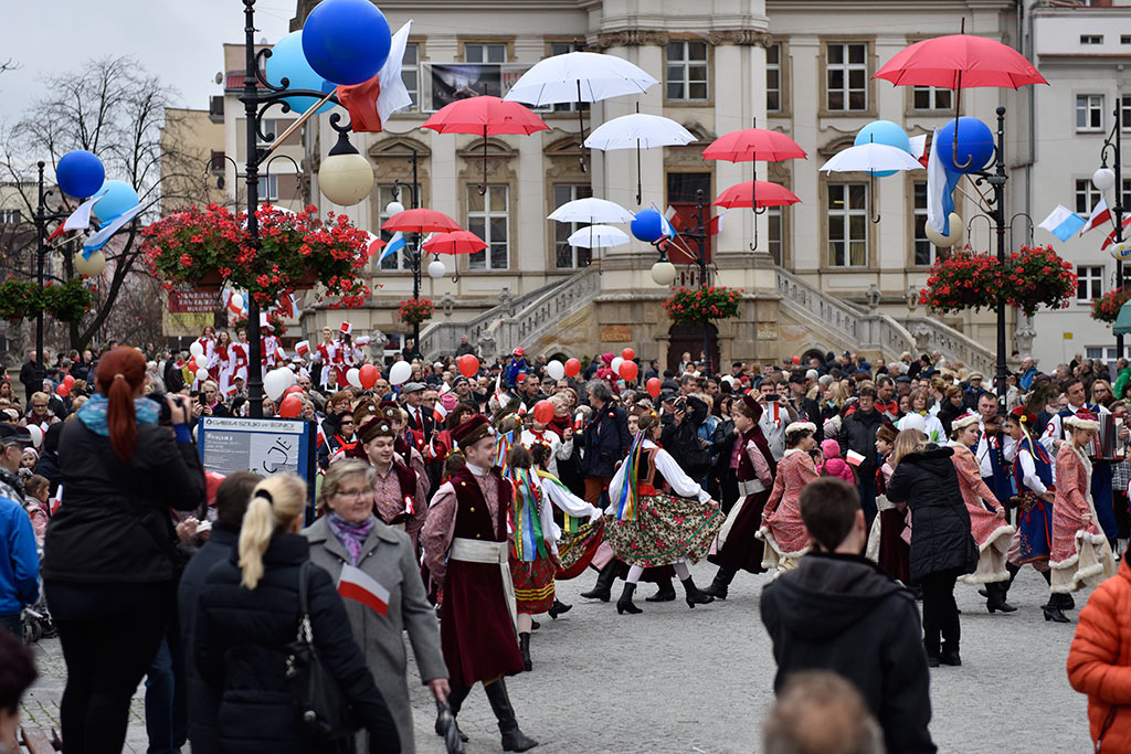 Legniczanie świętują w sercu miasta Dzień Niepodległości cz.1