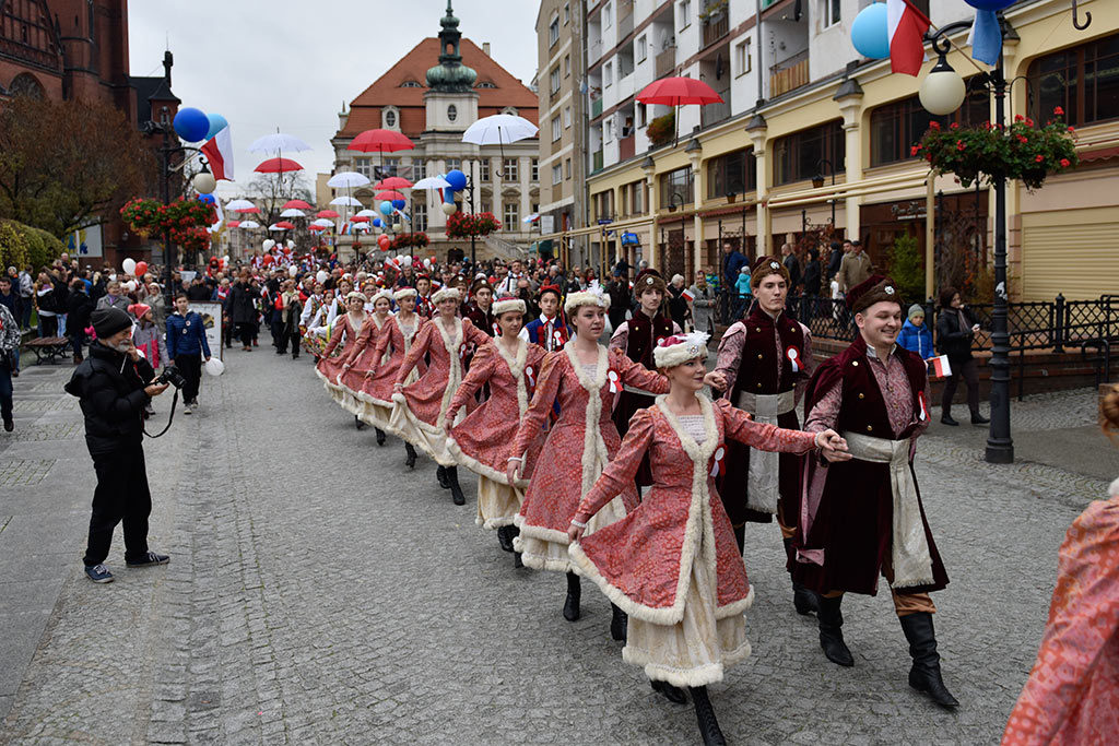 Legniczanie świętują w sercu miasta Dzień Niepodległości cz.1