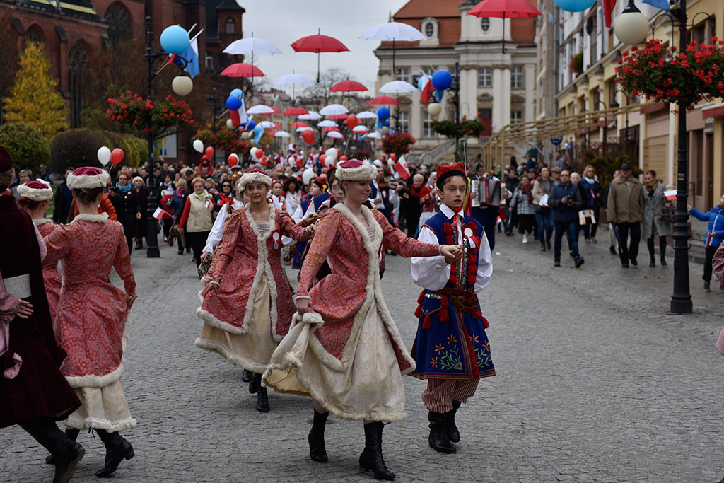 Legniczanie świętują w sercu miasta Dzień Niepodległości cz.1