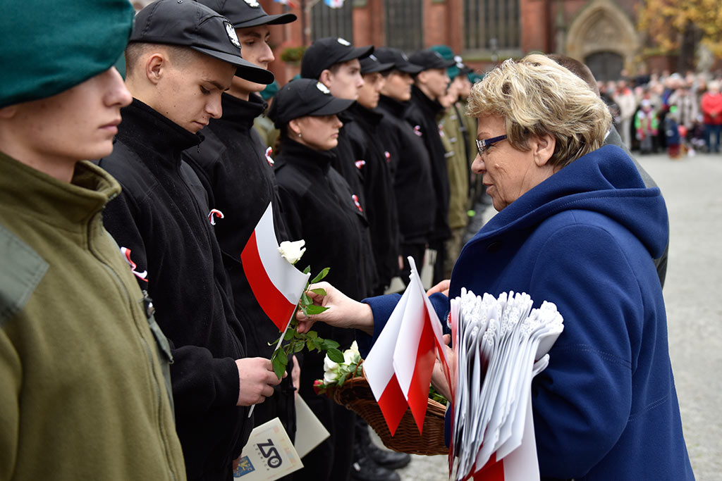 Pierwsze klasy mundurowe z VII LO złożyły uroczyste ślubowanie