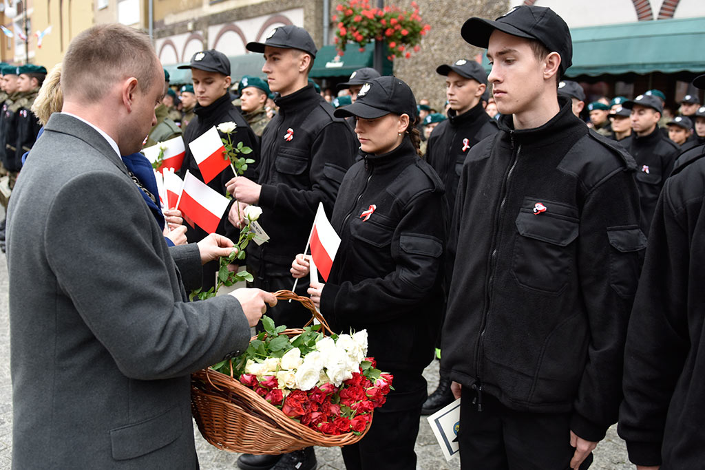 Pierwsze klasy mundurowe z VII LO złożyły uroczyste ślubowanie